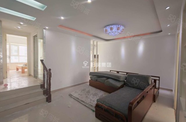 抢抢抢！  位置 园林小区 错层复式 实验  旁