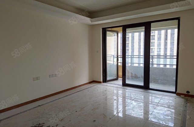 边户带车位储藏室 东昌天悦 双卫格局免大税 装修好 南北通透