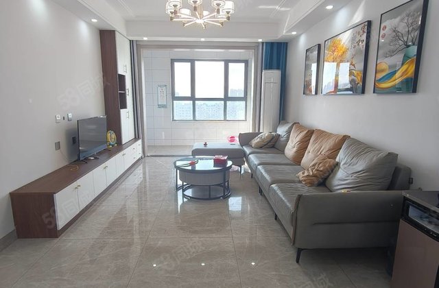 急售三叶草户型，观景好楼层，精装三室两卫还是双阳台，带车储。