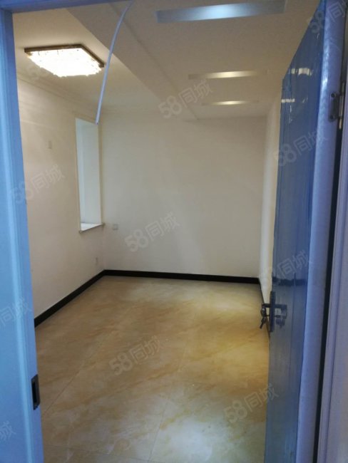龙苑小区3室2厅2卫134㎡东50万