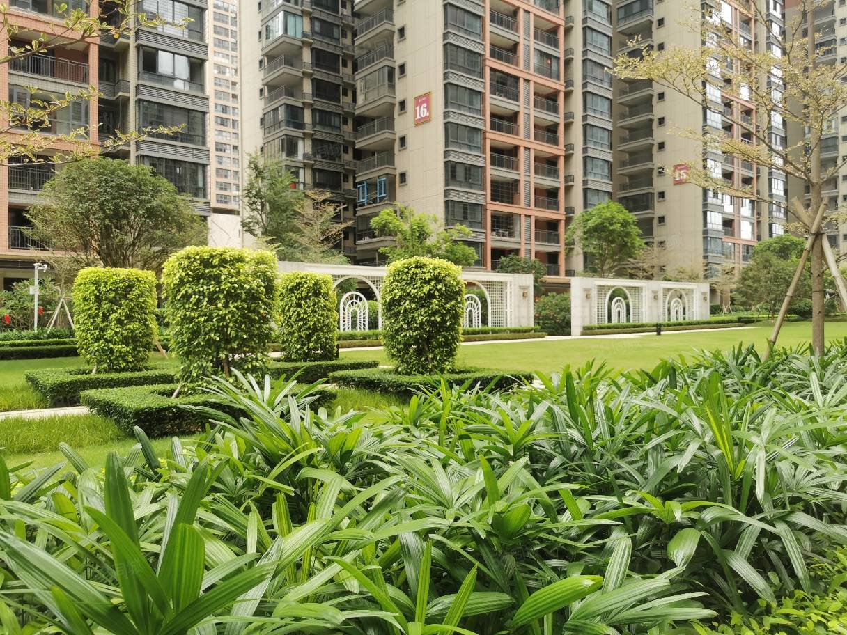 城建公园壹号5室2厅3卫143㎡南北75万