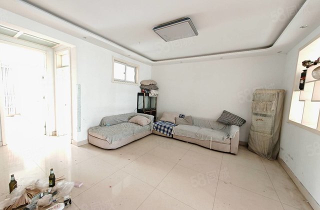 兴华东路，三室两厅，单价六千多，电梯好楼层，随时看房