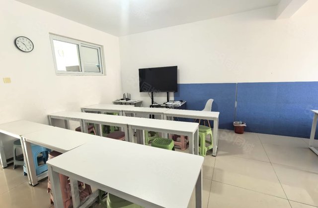 实拍，公园首府      医疗配套成熟 启明