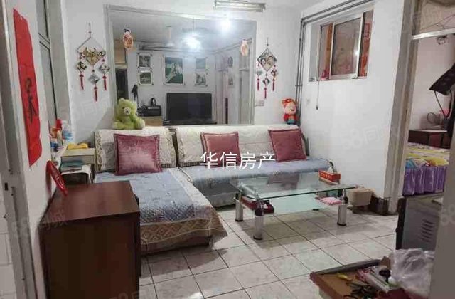 距文轩本部50 ，步梯低楼层三室 停车方便