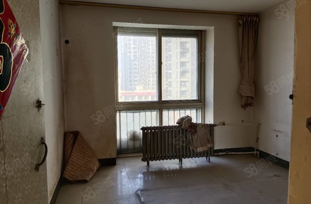 新时代广场北区 车位充足 正规商品房 刚需小三居