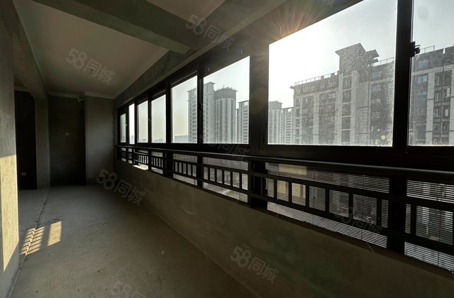 荣润湖畔玲珑3室2厅126㎡69.8万二手房图片