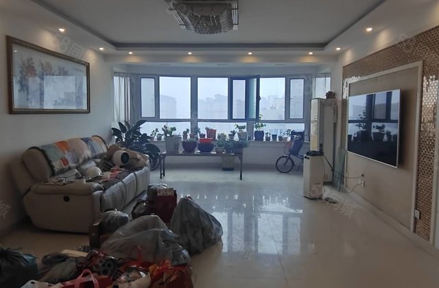 水城华府边户，送车位，四室双卫，随时看房