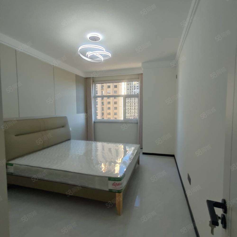 万泰城上城3室2厅1卫110㎡南北75.8万