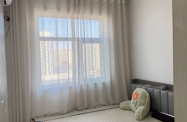 中间楼层，东边户，南北通透，送车位储藏室全屋家具家电！免大税