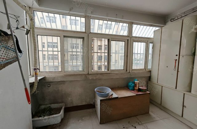 建设路，三室，多层二楼，40多个，随时看房