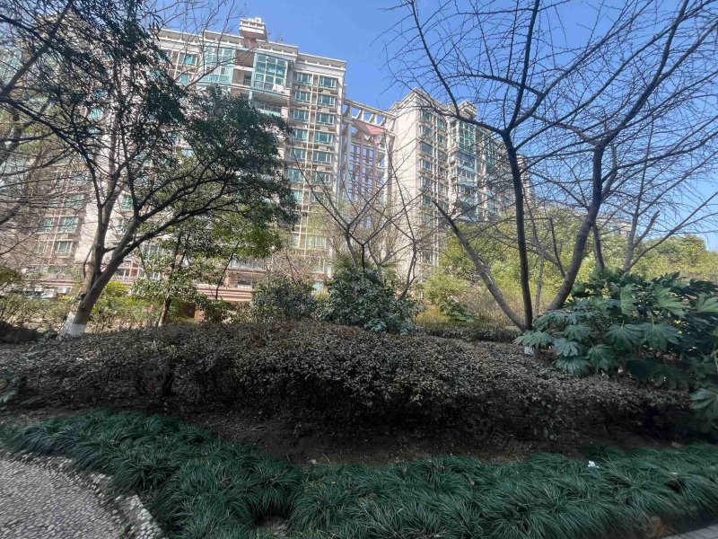 【10图】近期必卖,万邦都市花园,送50万精装,二期中间位置,南北通!