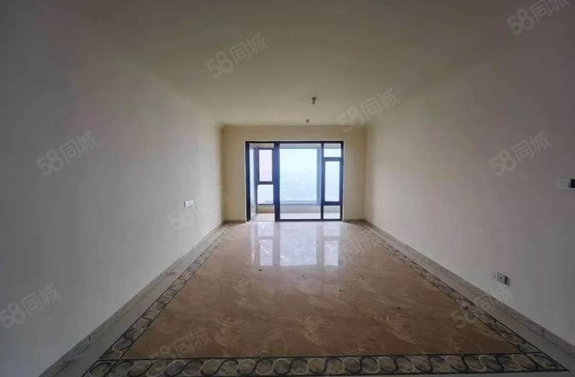 翡丽湾东区 观景四室带12万车位 低价出 免大税可按揭无遮挡