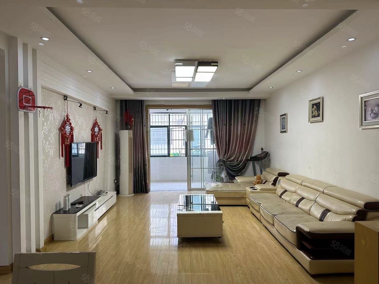 中央华府小区3室2厅2卫138㎡南北75万