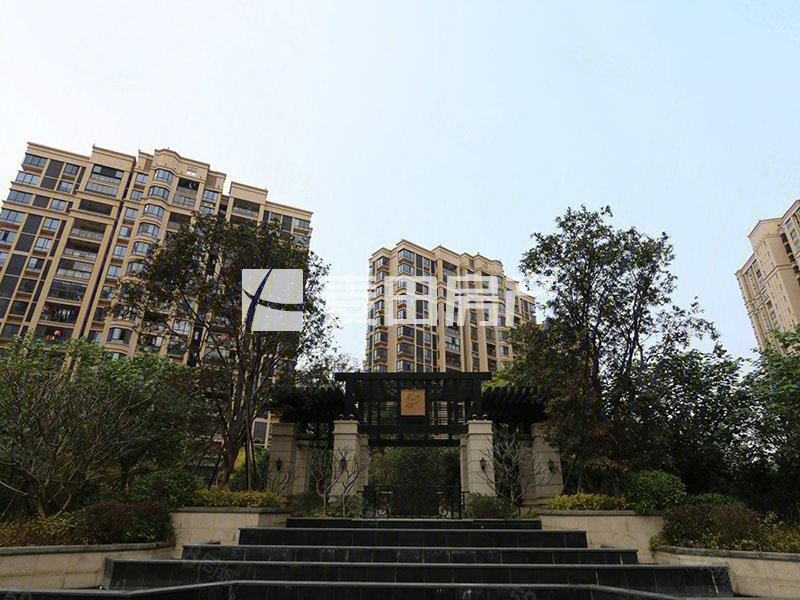 国贸润园 有电梯 近地铁 环境优美 装修豪华保养好 交通便捷