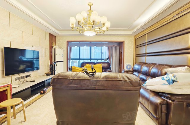 钰龙天下4室2厅135.5㎡300万二手房图片