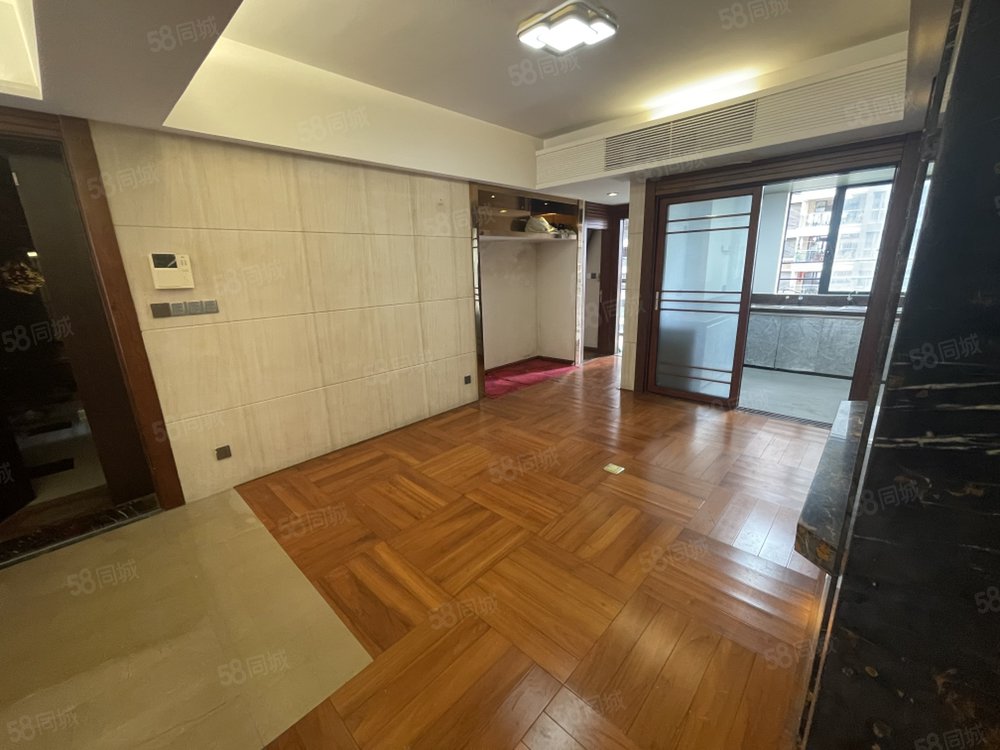 中信华府  大户型五房二厅三卫双阳台248平繁华地段配套成熟