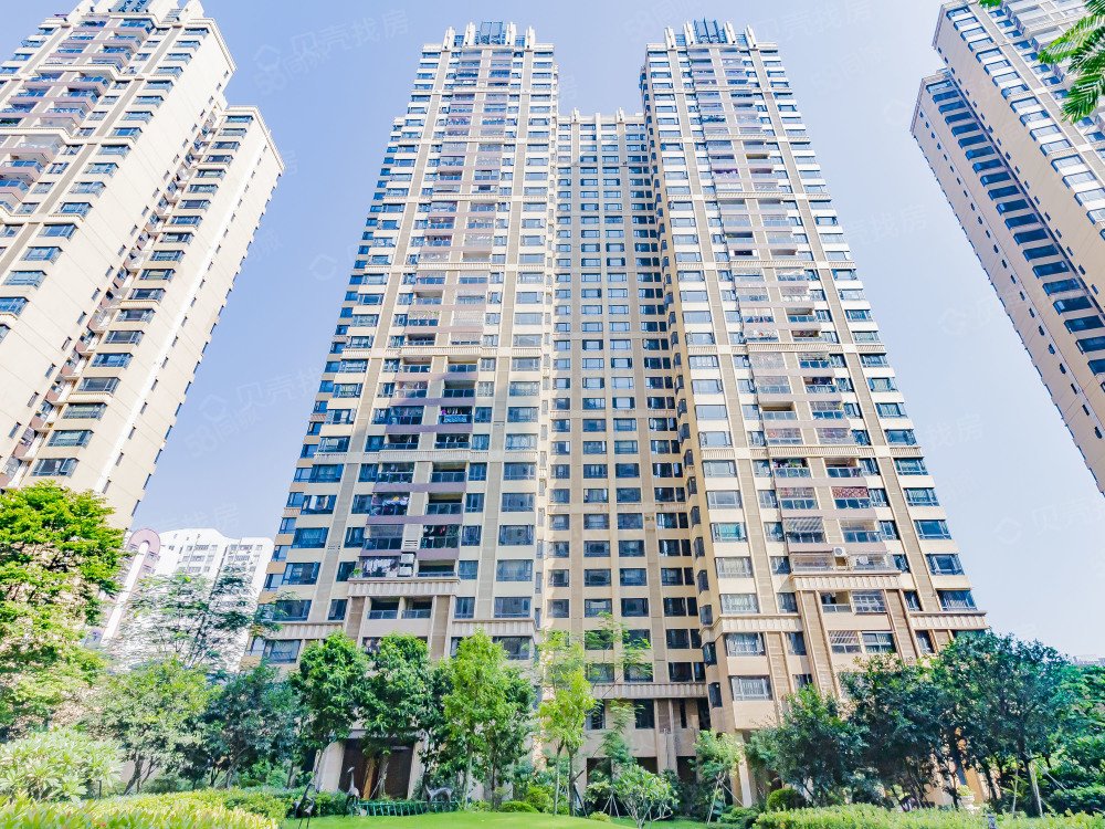 普君新城华府4室2厅2卫143.25㎡南北380万