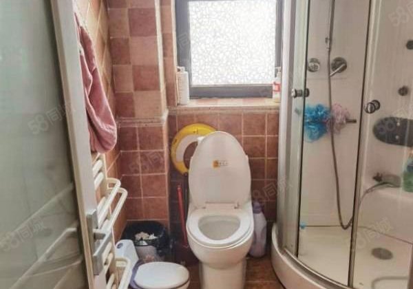 房东急售 近医院 商圈成熟 小三居 交通便利 诚意出售