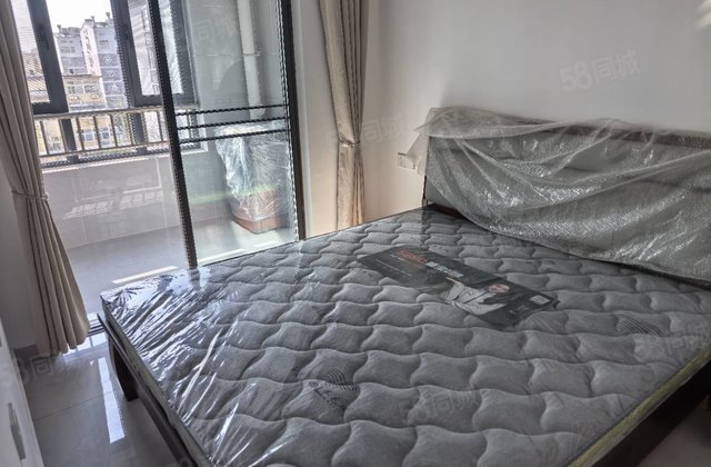 老文轩，新小区商品电梯房，新房未住。带车位地下室，全款走一手