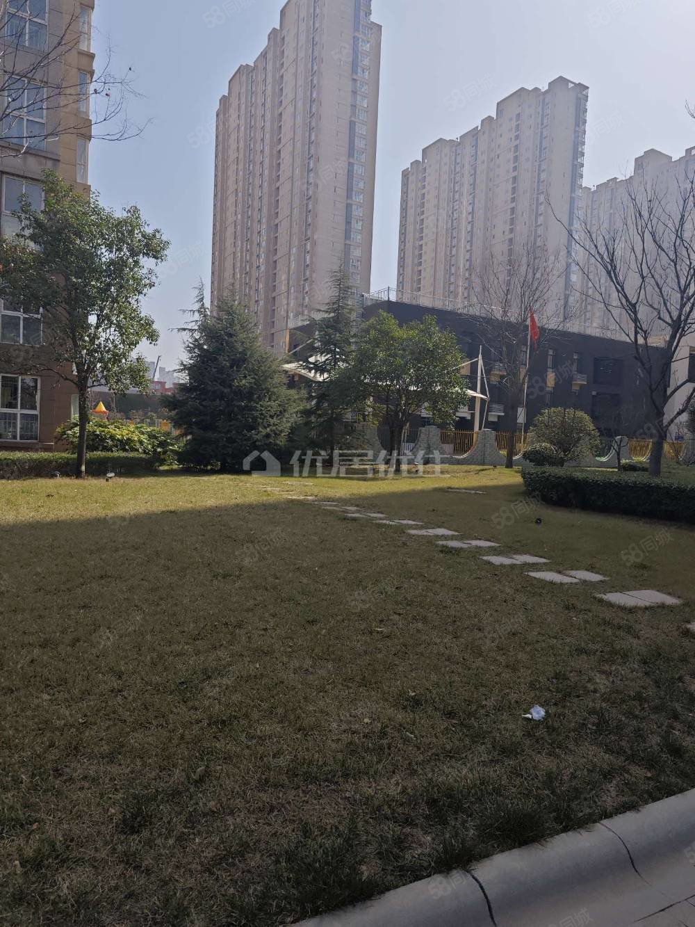 秦都花苑3室2厅2卫137㎡南140万