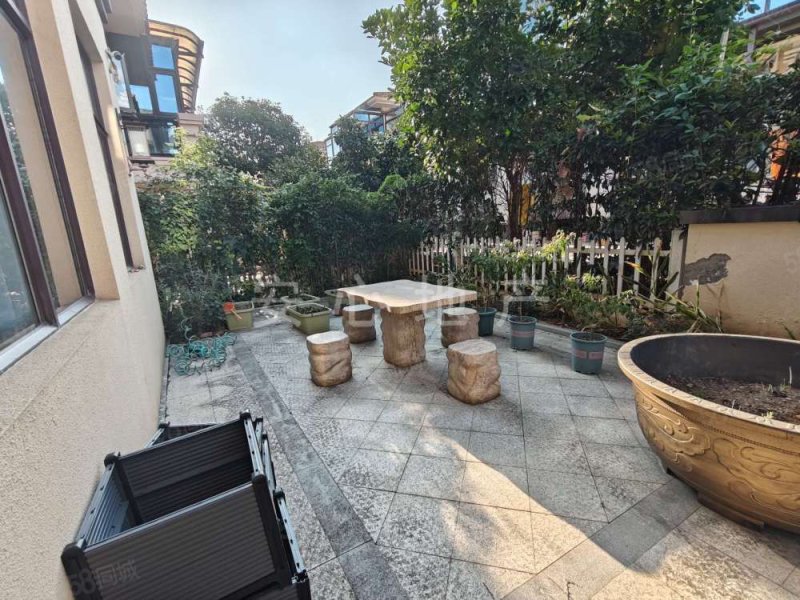 德和沁园(别墅)5室3厅4卫216㎡南北550万