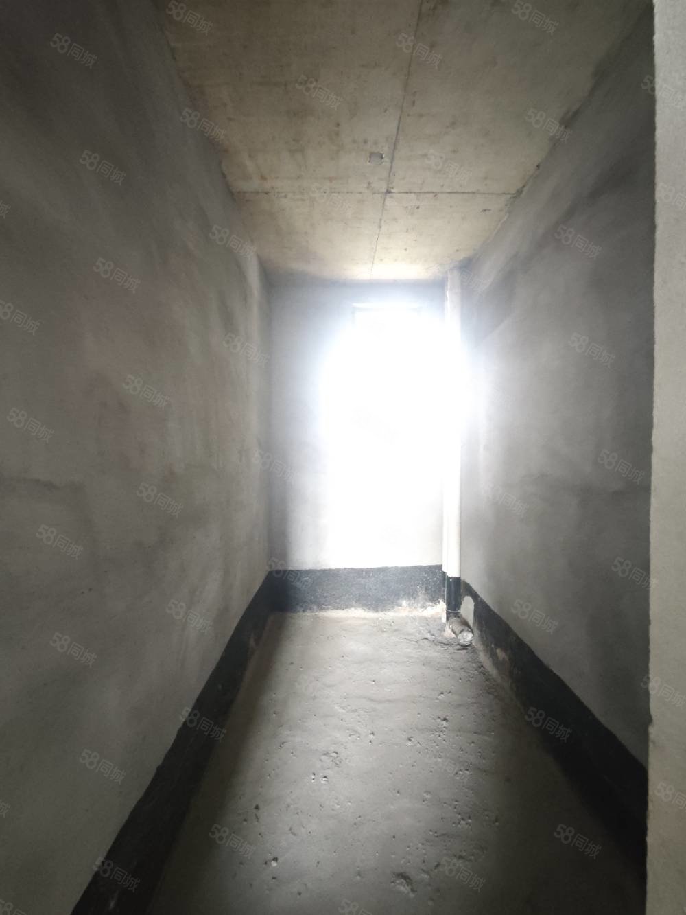 港中旅公元6室2厅3卫186㎡南北180万