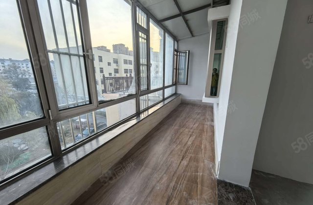 中华苑别墅 带私家院子 露台 车库 可加盖70平 看房方便