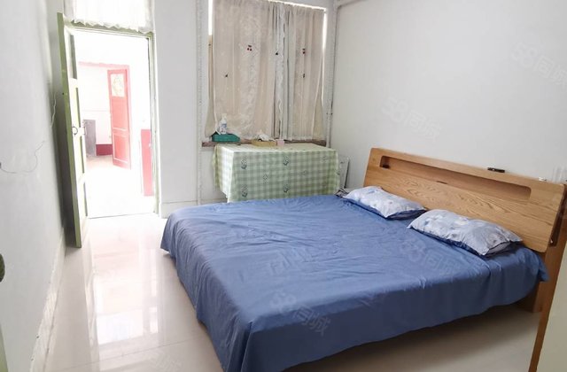 71万，文轩一楼带院，有外开门，中医院，农行家属院，有配房