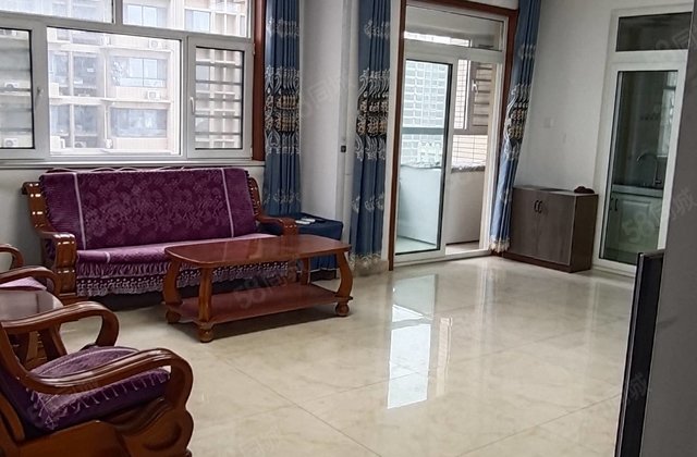 环城湖北邻电梯房三室两厅117平95万