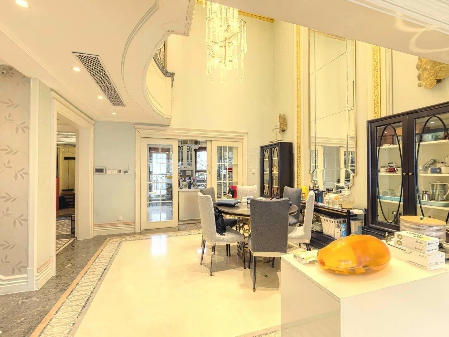 融創(chuàng)千章墅3室2廳3衛(wèi)225㎡南北998萬