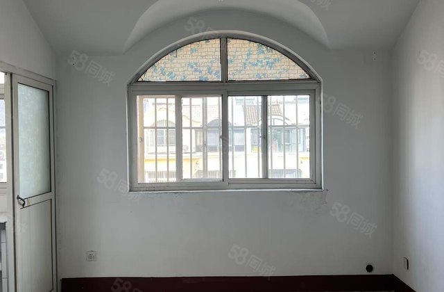 文轩  旁边，文轩花园出家门进校门，性价比超高，