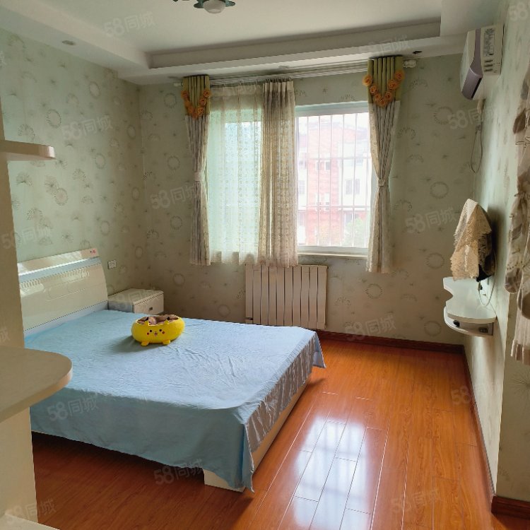 科苑小区4室2厅3卫191㎡南50万