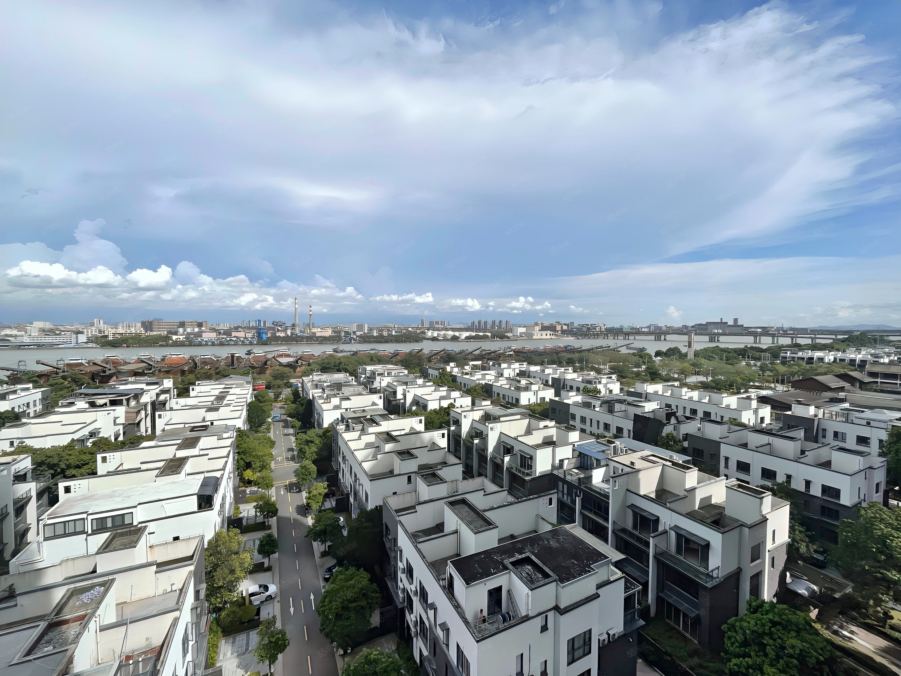 笋爆了149平380万万科珠江东岸一期别墅送车位