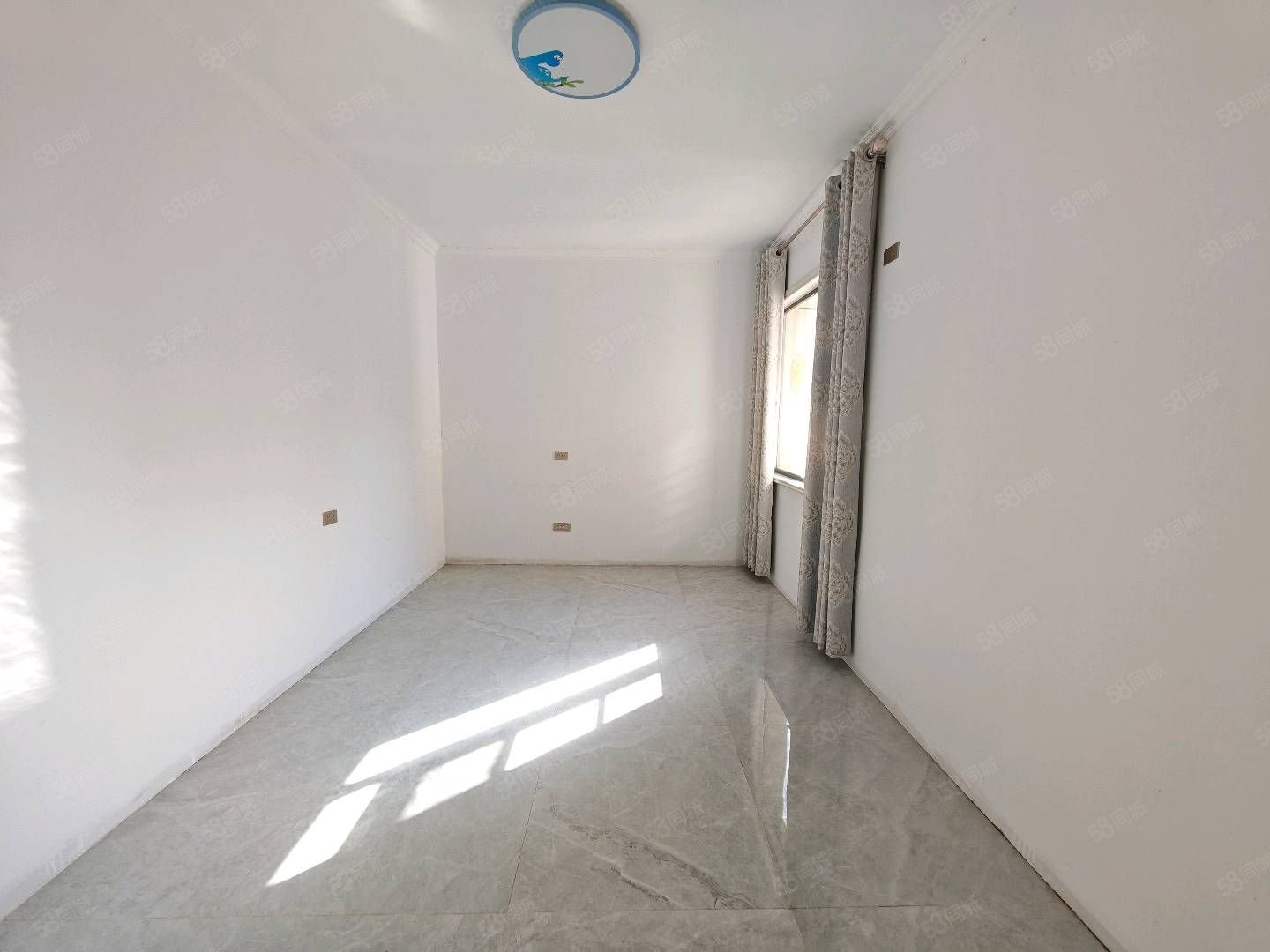 中瑞领航城3室2厅2卫136㎡南北79.8万