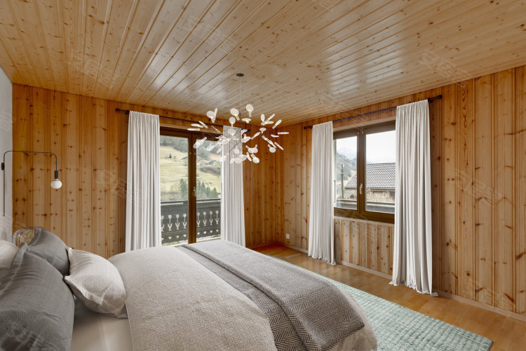瑞士约¥590万小木屋在村庄的心脏与花园二手房公寓图片
