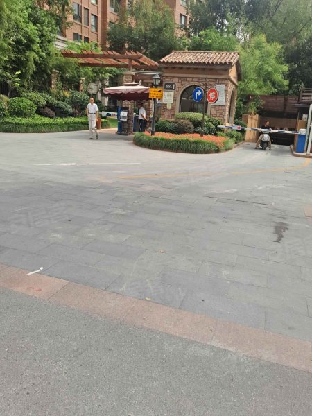 龙湖郦城(蓝湖香颂公寓住宅) 