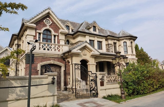 依云墅5室3厅318㎡690万二手房图片