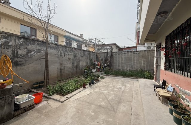 阖裕家园5室3厅246㎡110万二手房图片