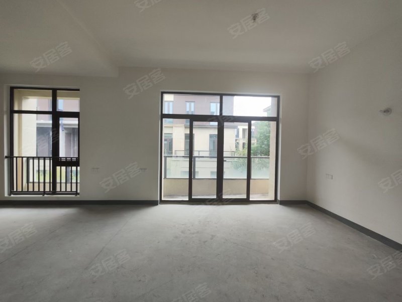 龙茂府排屋边套房东急售双车位随时看房