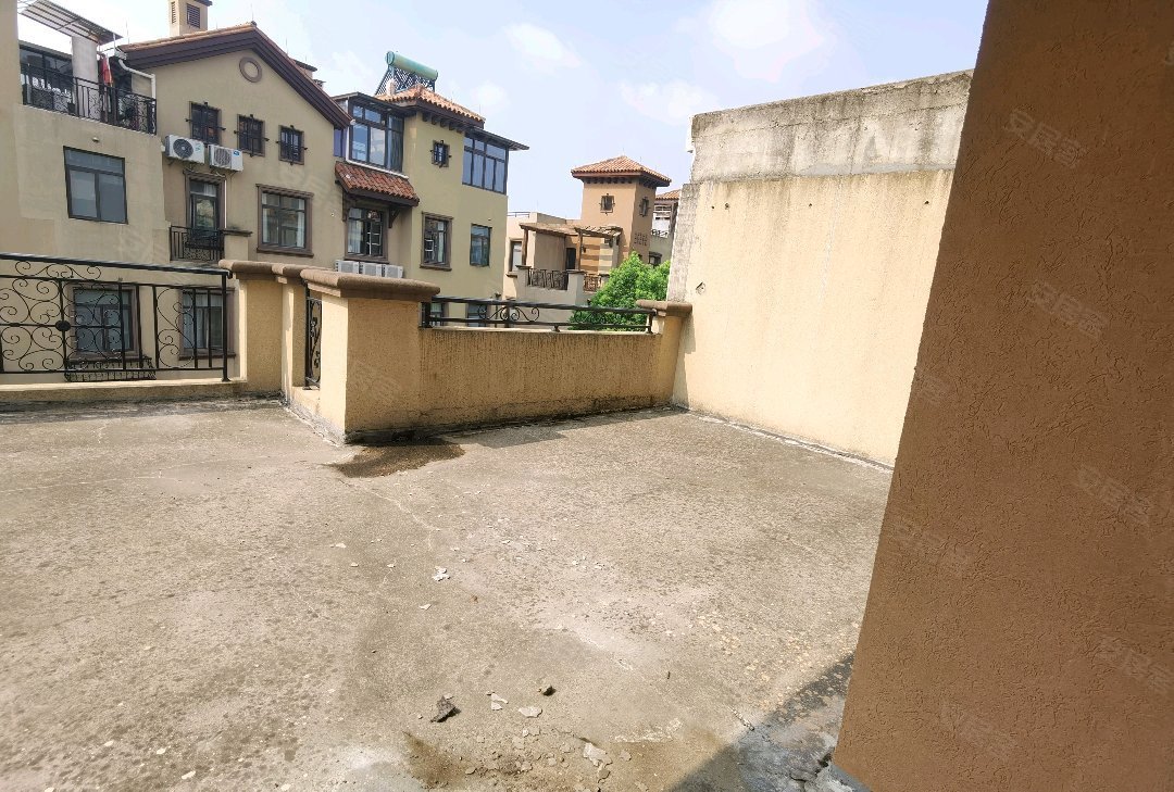 九城公园墅5室3厅3卫150㎡南340万