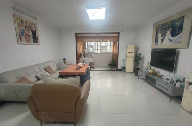 大草坪边上 步梯低楼层141平大三房 40小几个