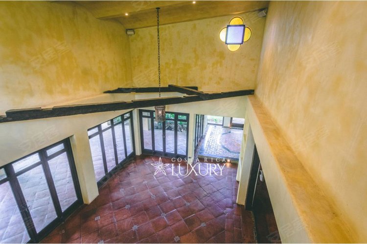 哥斯达黎加约¥969万1163 - 租来 - 西班牙殖民地高尔夫球场上的豪宅二手房公寓图片
