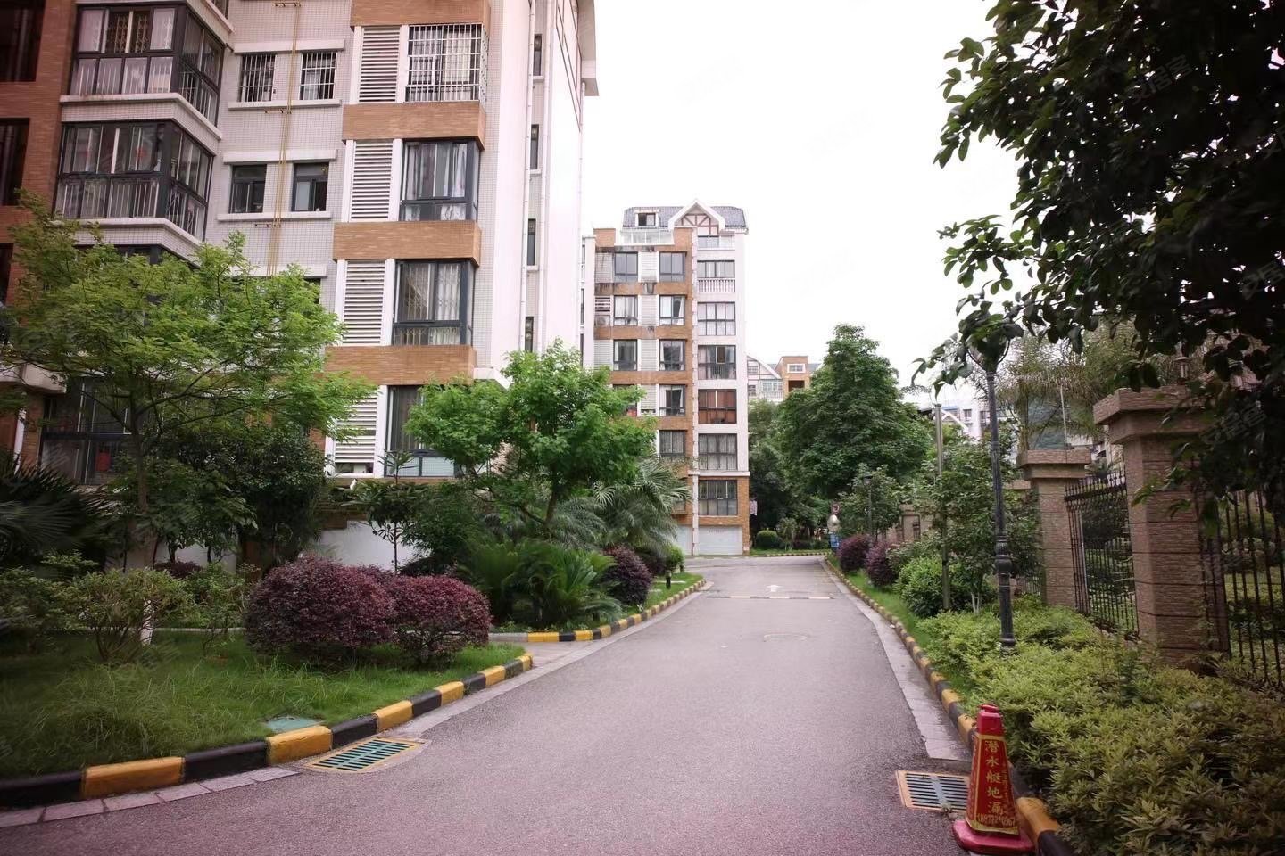 天润格林庄园3室2厅2卫114.77㎡南北82.8万