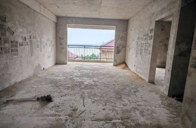 水岸东湖(二期)4室2厅141㎡84.8万二手房图片