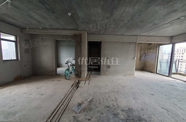 绿地中央广场4室2厅143㎡200万二手房图片