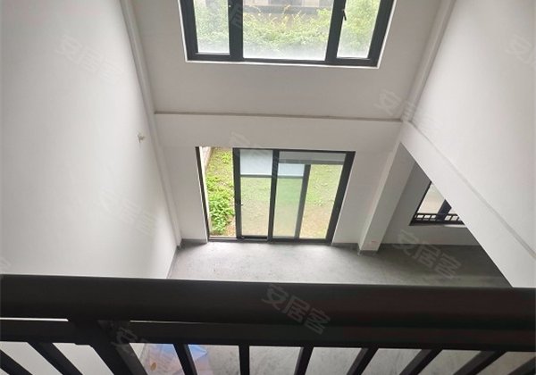 保利艾庐(北区)4室2厅240㎡171.8万二手房图片