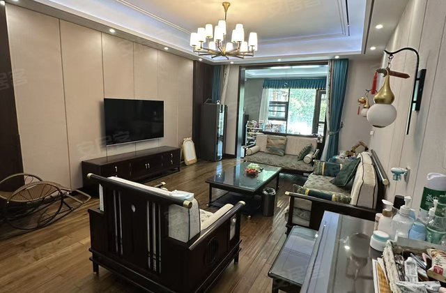 龙之光国际中心4室2厅180㎡256万二手房图片