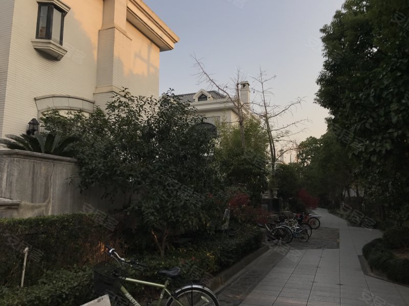 虹桥高尔夫别墅 