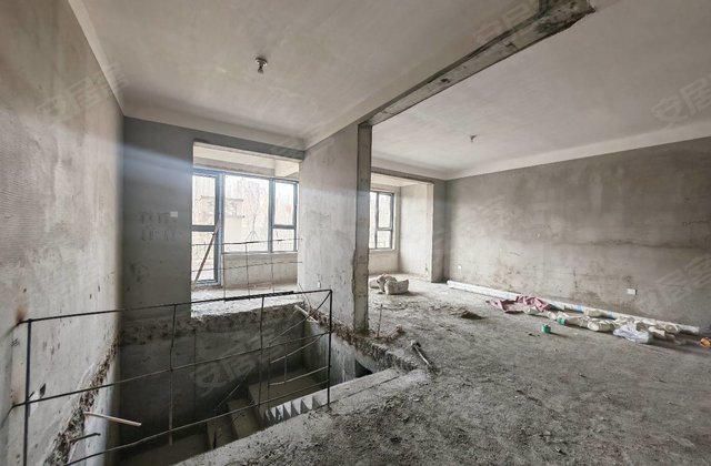 汇嘉中央公馆8室4厅426㎡180万二手房图片