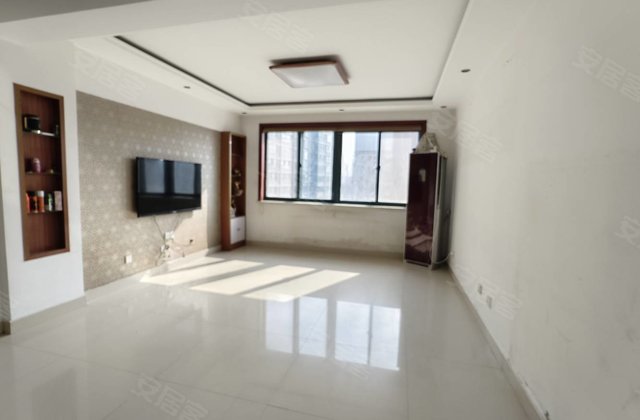 东方丽景电梯房，房子干净，162平4室2卫有车储证满